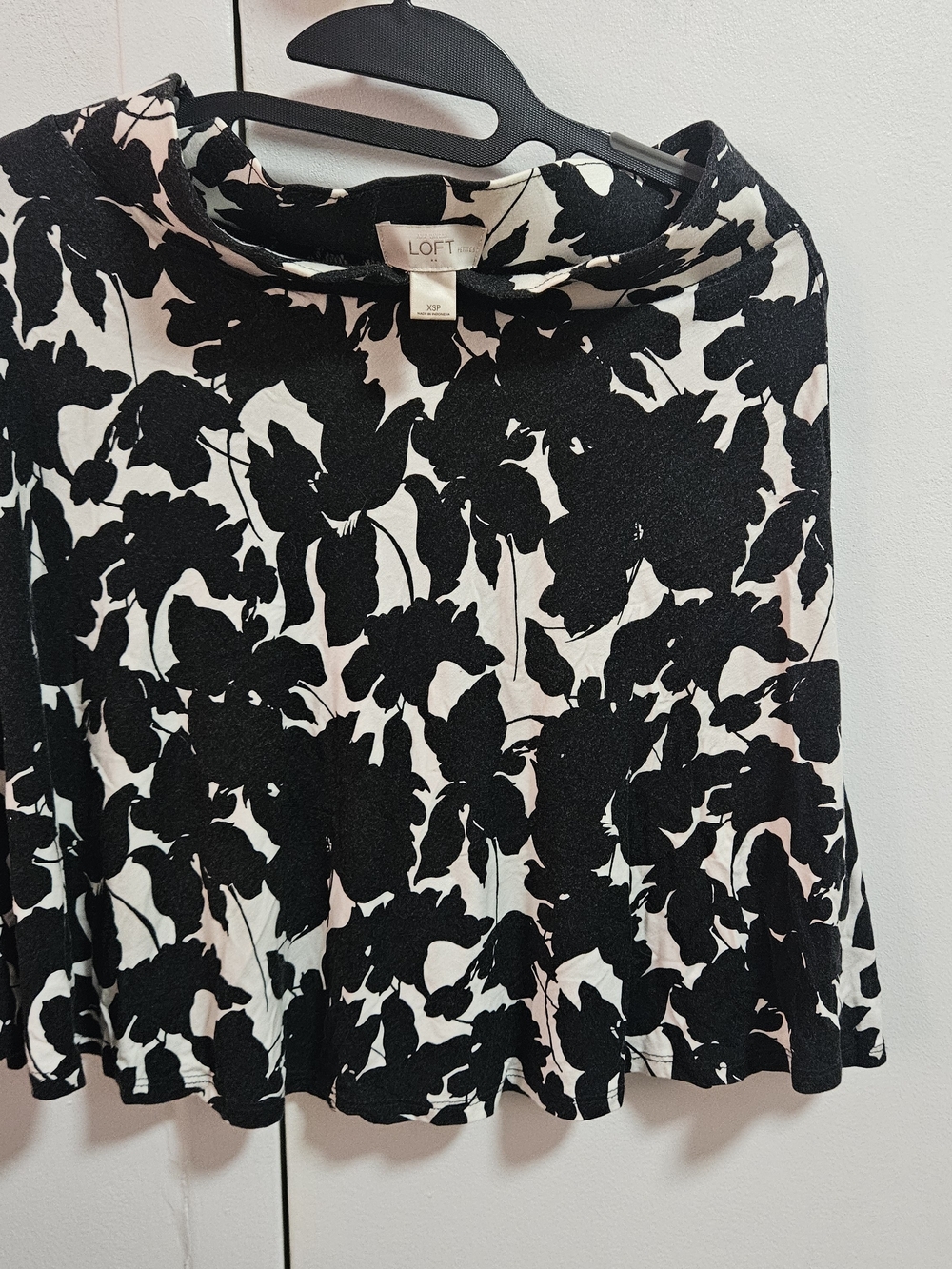LOFT Black and White Floral Flared Skirt